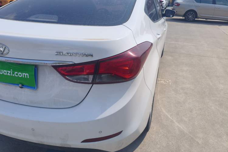 Used Hyundai Elantra (5th Generation / Langdong) 2016 1.6L Automatic Smart Version
