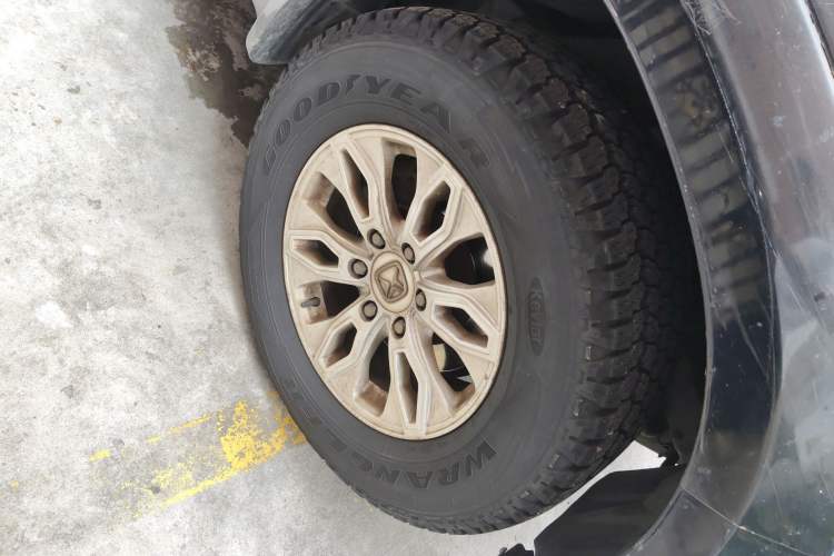 Used JMC Yusheng S350 2013 2.4T Automatic 2WD Diesel Luxury Edition 5 Seats
