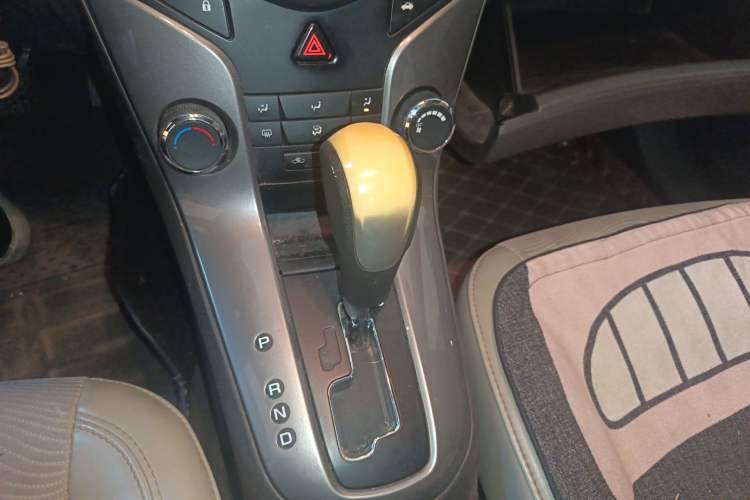 Used Chevrolet Cruze 2015 1.5L Classic SE AT Gear Lever