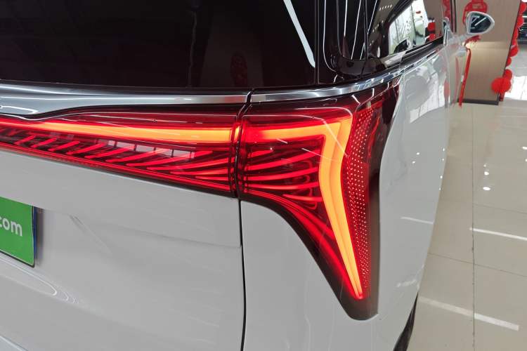 Used Buick Century 2023 2.0T Six-Seater Yinshi Edition Right Rear Taillight