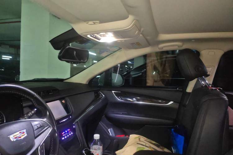 Used Cadillac XT5 2018 25T Luxury Model Headliner