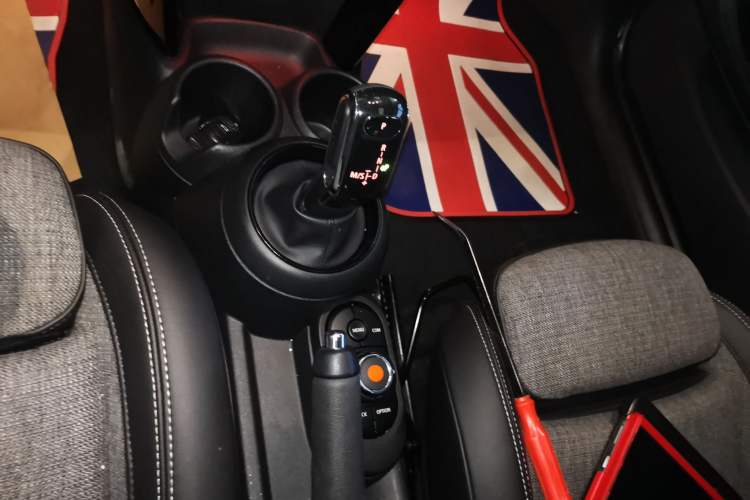 Used MINI 2019 1.5T COOPER Classic Edition Gear Lever