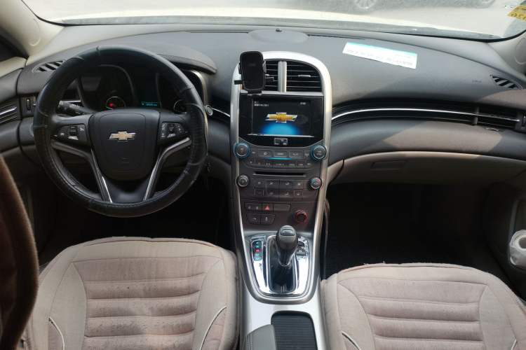 Used Chevrolet Malibu 2014 2.0L Automatic Luxury Edition Center Console