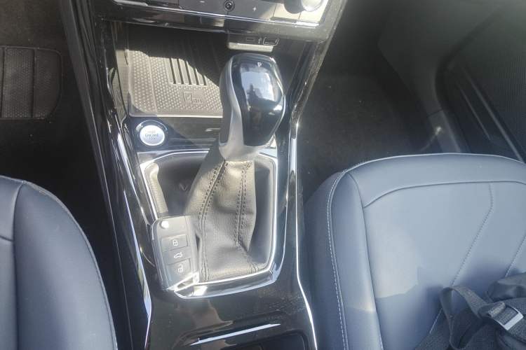 Used Volkswagen Tharu 2025 NewRui 300TSI Prestige Edition
