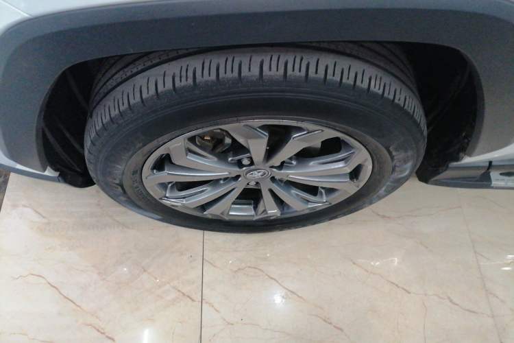 Used Toyota RAV4 2023 2.0L CVT Two-Wheel Drive Fashion Edition Left Front Wheel Hub