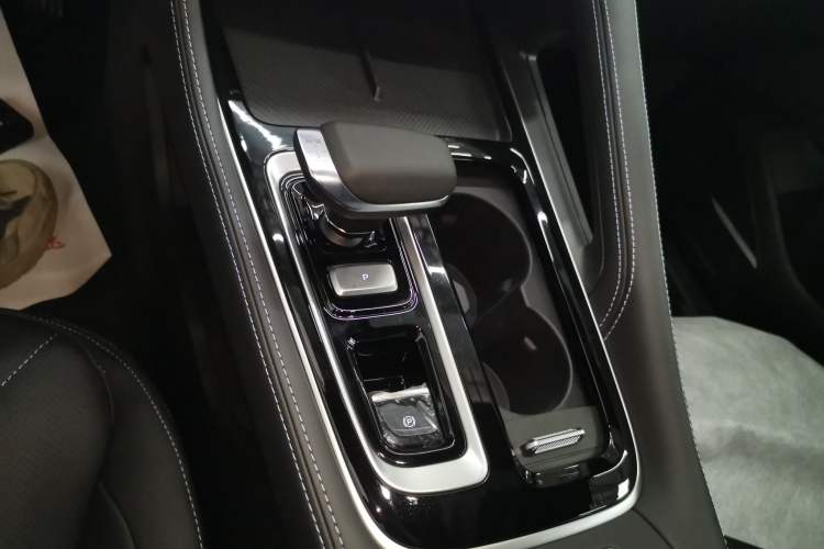 Used Geely Auto Preface 2026 Model Oriental Yao 1.5TD Fuyao Edition Gear Lever