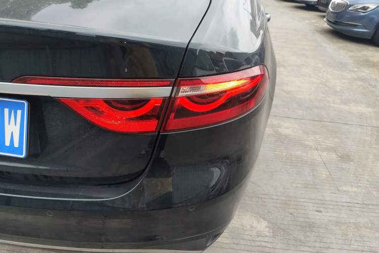 Used Jaguar XFL 2024 2.0T P250 Two-Wheel Drive Prestige Luxury Edition Exterior 3