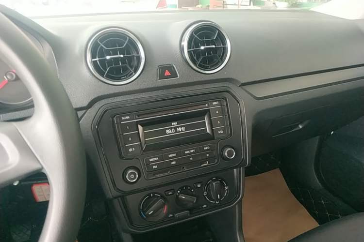 Used Volkswagen Jetta 2019 Dream Edition 1.4L Manual Fashion Version
