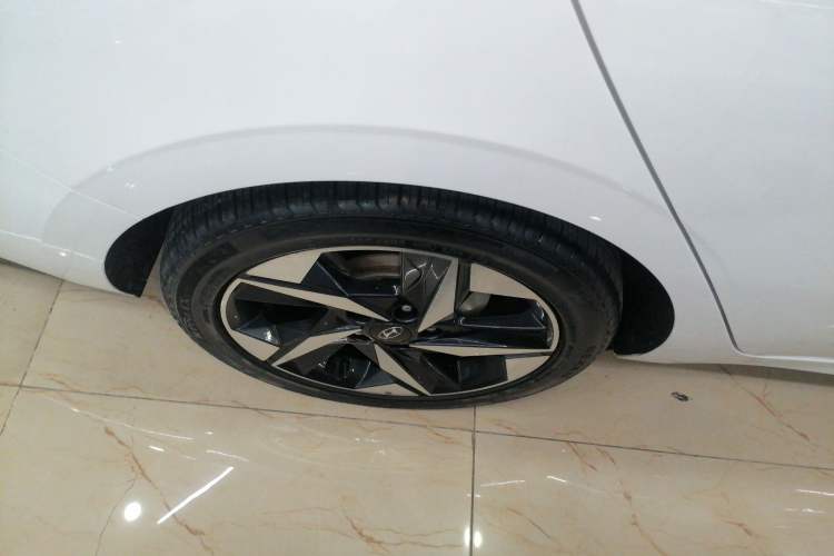 Used Hyundai Elantra 2021 1.5L CVT LUX Prestige Edition