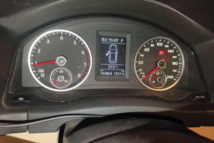 Used Volkswagen Tiguan 2010 2.0 TSI Automatic All-Wheel Drive Flagship Navigation Edition Odometer Close Up