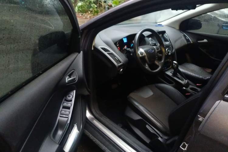 Used Ford Focus 2012 Sedan 1.6L Automatic Fashion Edition