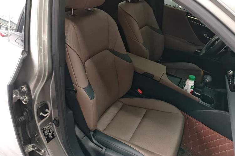 Used Lexus ES 2022 300h Deluxe Edition