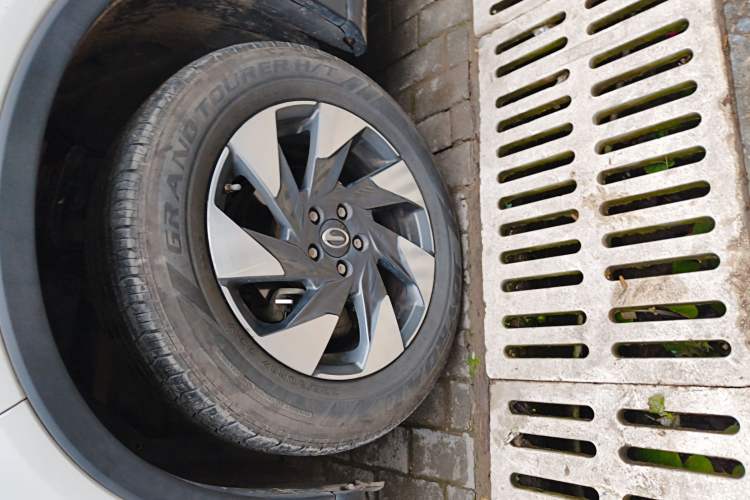 Used GAC Trumpchi GS4 2020 270T Automatic Elite Tech Edition Left Front Wheel Hub