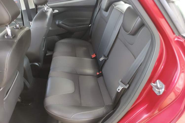 Used Ford Focus 2012 Sedan 1.6L Automatic Fashion Edition