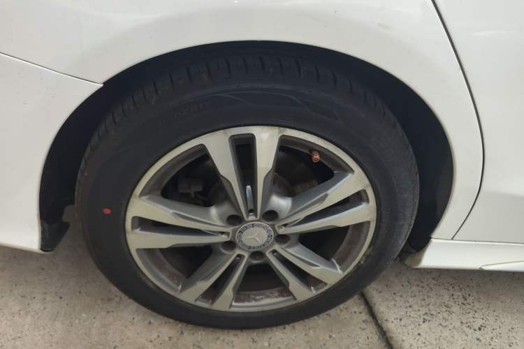 Used Mercedes-Benz C-Class 2015 Revised C 200 L Sport Edition Right Rear Wheel Hub