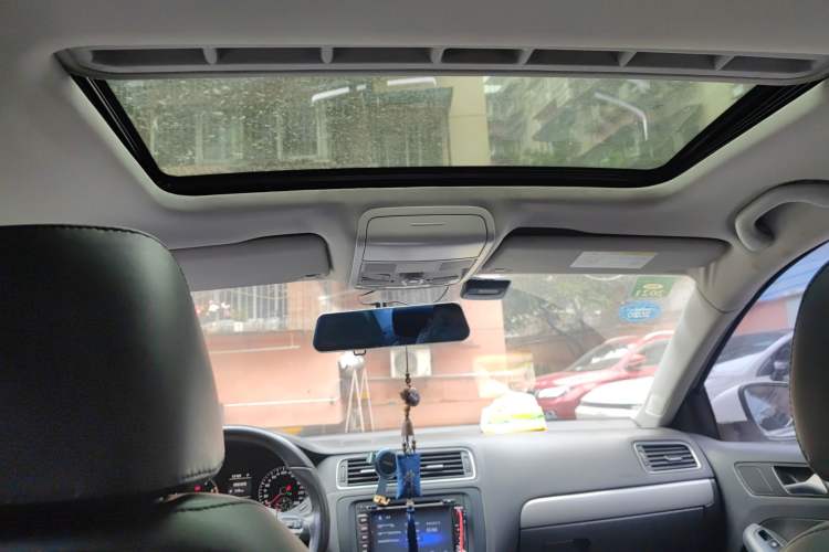 Used Volkswagen Sagitar 2014 Revised Version 1.4TSI Automatic Luxury Edition Headliner