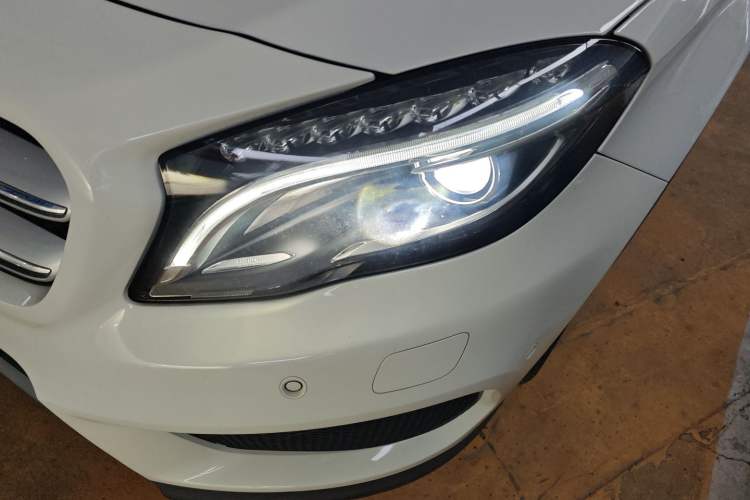 Used Mercedes-Benz GLA 2015 GLA 260 4MATIC Left Front Headlight