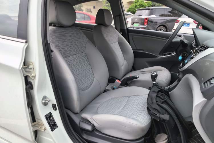 Used Hyundai Verna (older generation) 2014 1.4L Manual Smart GLS Trim Right Front Seat