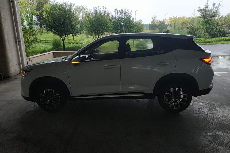 Used Wuling Alvez 2022 1.5L Manual Free-Style Model
