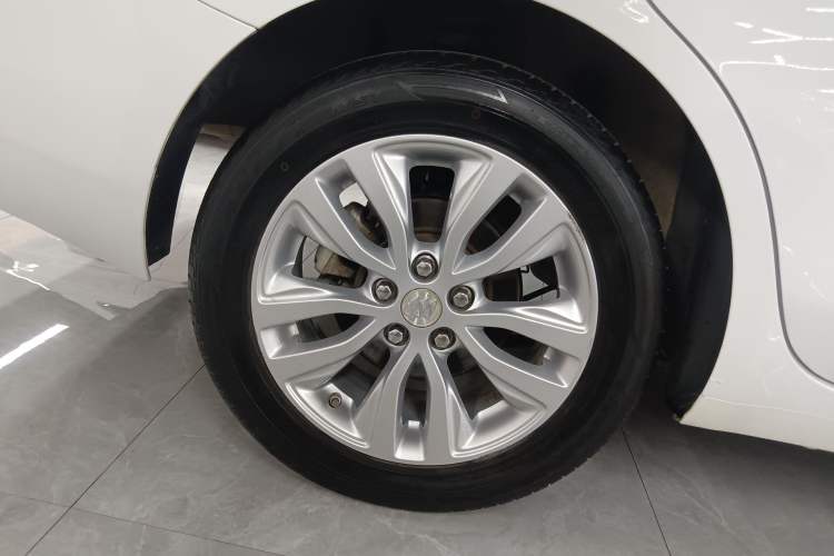 Used Buick GT 2021 Revised Version Flagship 1.5L Automatic Elite Edition Right Rear Wheel Hub