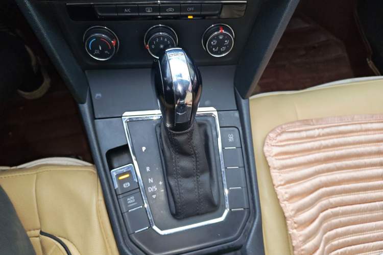 Used Volkswagen Lamando 2015 230TSI DSG Fashion Edition
