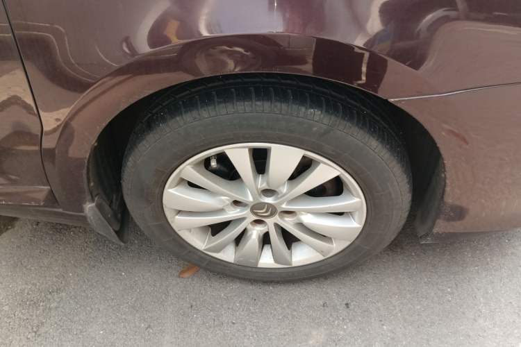 Used Citroen C-Quatre 2014 VTS Version 1.6L Manual - Premium Model Right Front Wheel Hub