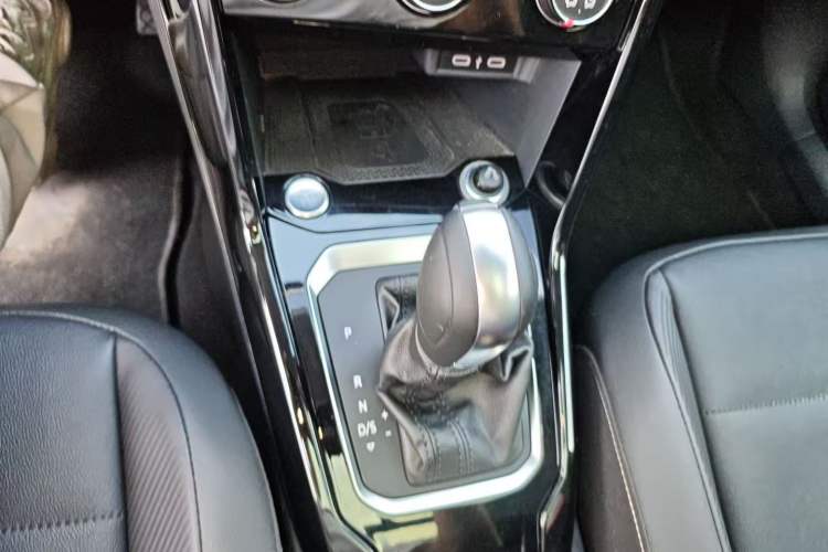 Used Volkswagen T-ROC 2021 280TSI DSG Two-Wheel Drive Comfort Connect Edition
