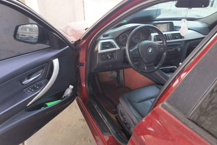 Used BMW 3 Series 2015 320i Luxury Line Stylish Edition
