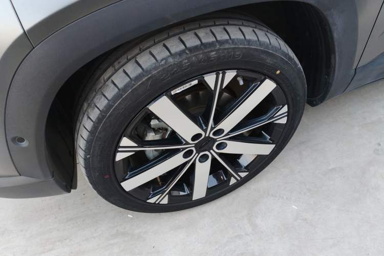 Used Geely Auto icon 2025 Linglong 1.5TD Jinxi Edition Left Front Wheel Hub