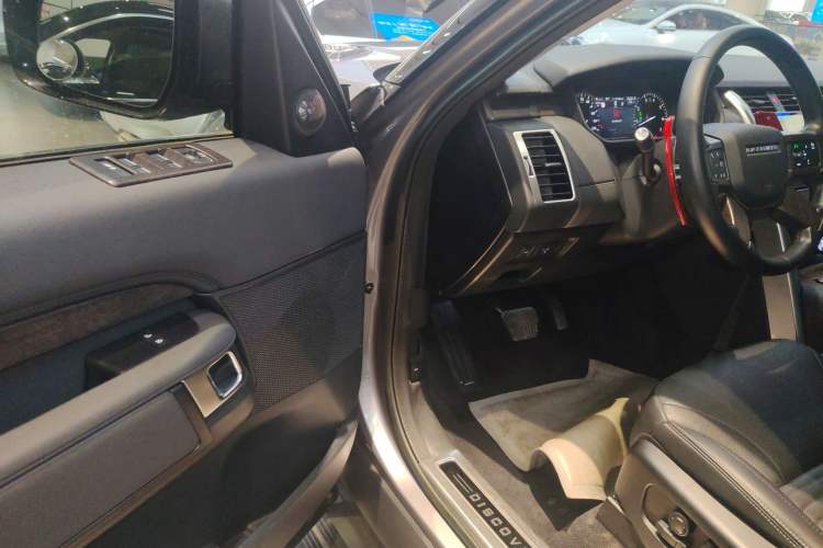 Used Land Rover Discovery 2023 300PS S Driver Seat