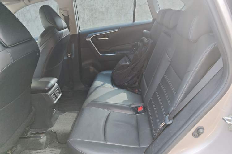 Used Toyota Wildlander 2021 2.0L CVT Two-Wheel Drive Luxury Edition Left Rear Seat