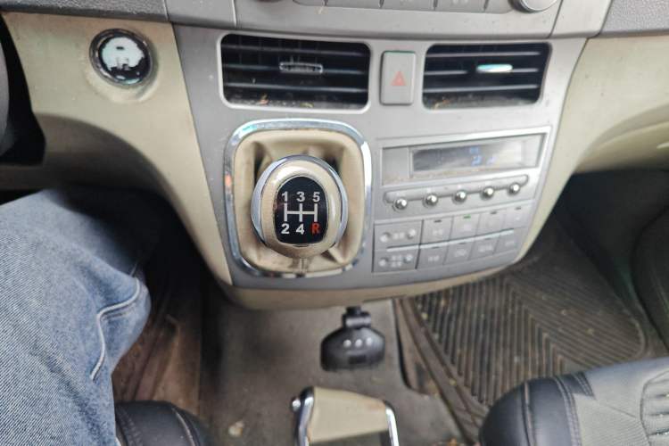 Used BYD M6 2013 2.0L Manual Comfort Edition