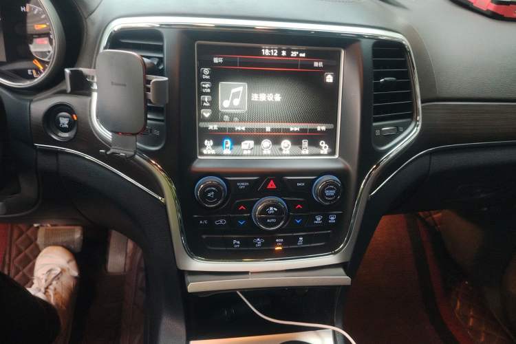 Used Jeep Grand Cherokee 2015 3.6L Luxury Navigation Edition
