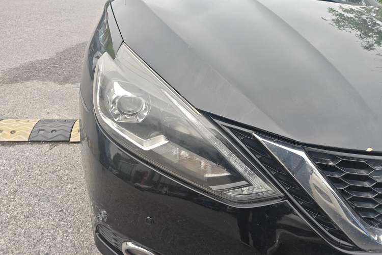 Used Nissan Sylphy 2019 1.6XV CVT Smart Connect Luxury Edition China VI Standard Right Front Headlight