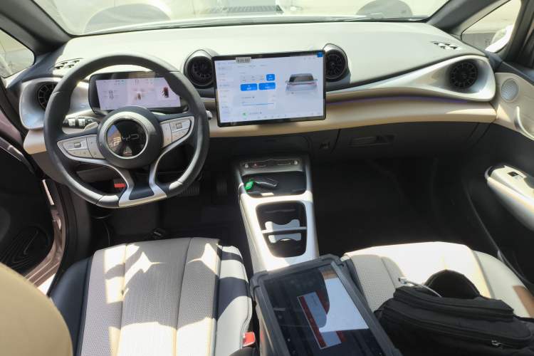 Used BYD Dolphin 2025 Intelligent Driving Version 410 km Fashion Edition Center Console