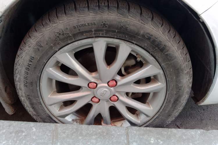 Used Geely Auto Vision 2019 Upgraded Model 1.5L CVT Luxury Version China VI Standard
