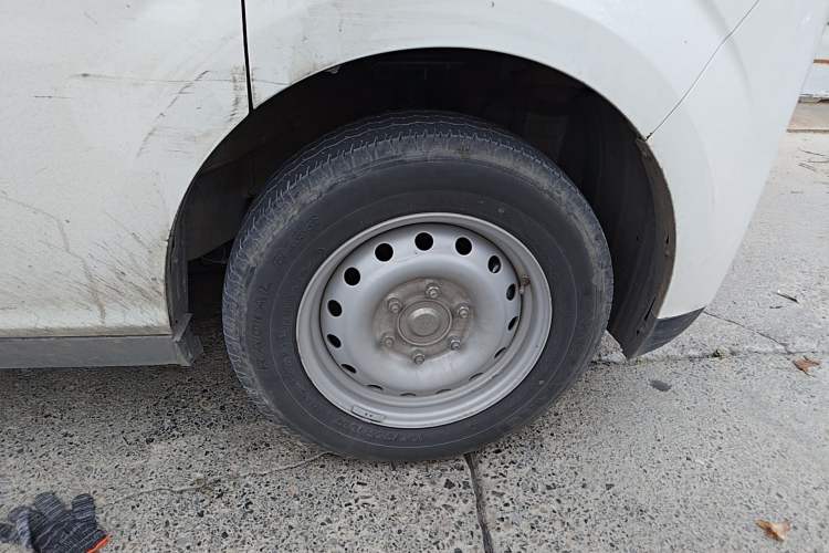 Used Ruichi EC75 2023 Pioneer Model I 41.85 kWh Right Front Wheel Hub