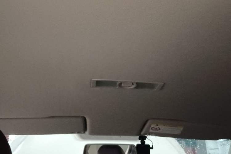 Used Volkswagen Lavida 2013 Revised Classic 1.6L Manual Fashion Edition Headliner