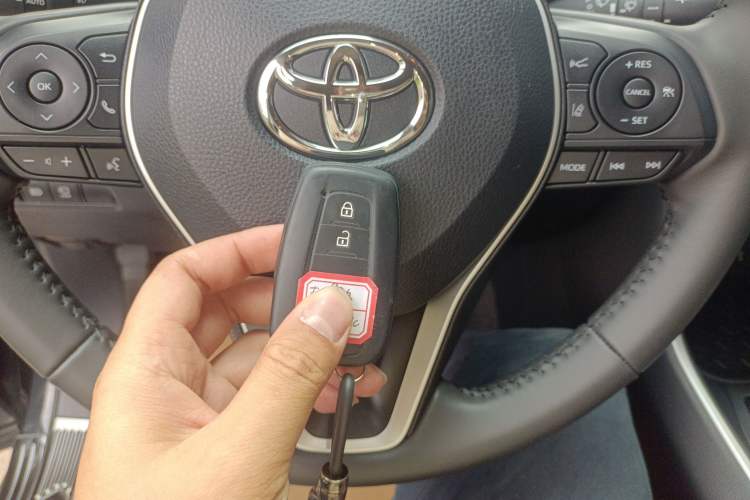 Used Toyota RAV4 2022 2.0L CVT 4x4 Style Plus Edition Vehicle Key