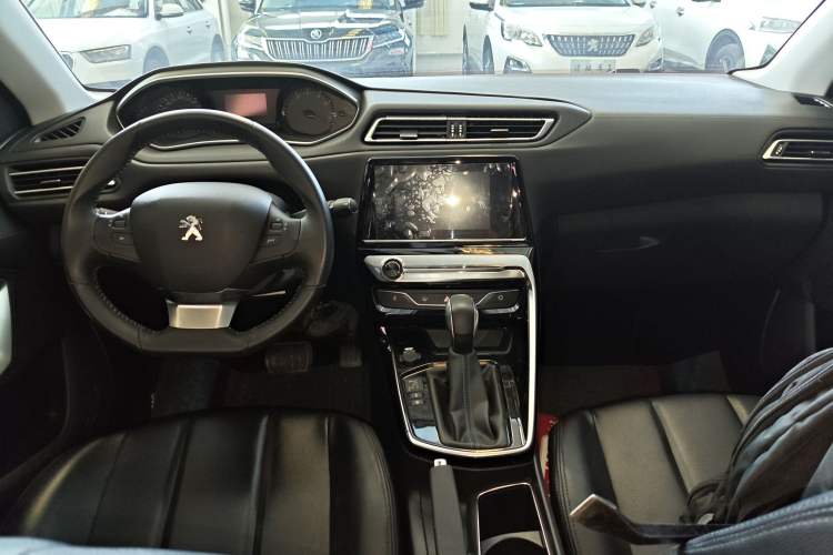 Used Peugeot 308 2018 1.6L Automatic Luxury Edition Center Console