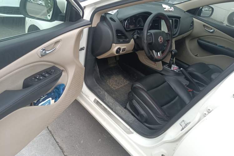 Used Fiat Viaggio 2012 1.4T Automatic Enjoyment Edition Driver Seat