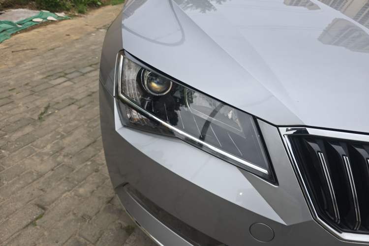 Used Skoda Superb 2018 TSI280 DSG Comfort Edition China V Standard Right Front Headlight