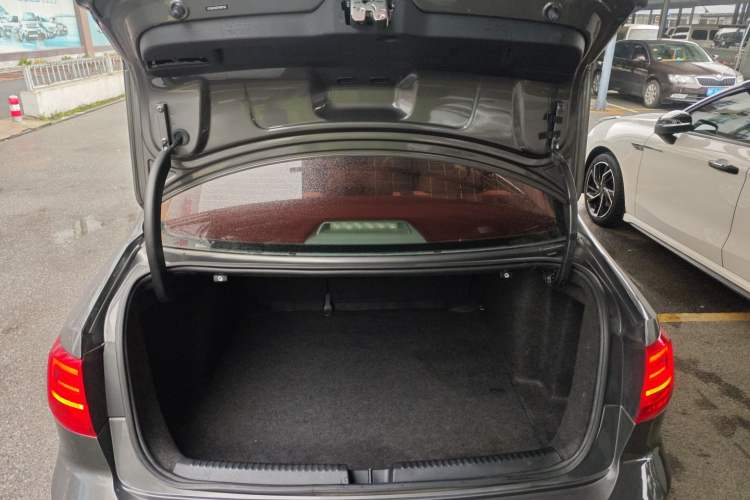 Used Volkswagen Sagitar 2015 230TSI Automatic Comfort Version Trunk