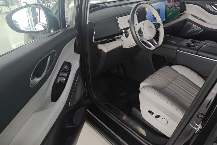 Used VOYAH Dream 2025 PHEV Four-Wheel-Drive Flagship Kunpeng Edition
