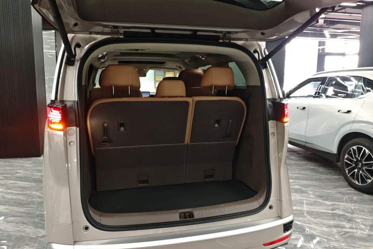 Used Denza D9 2022 DM-i 970 Four-Wheel Drive Flagship Model
