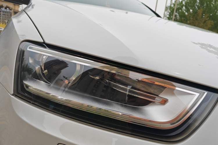 Used Audi Q3 2013 35 TFSI quattro Luxury Model Right Front Headlight