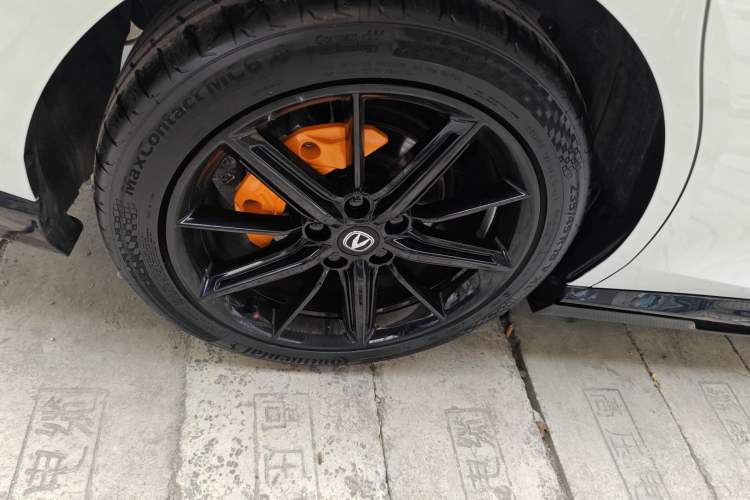 Used CHANGAN UNI-V 2024 1.5T High-Energy Version Exterior 5