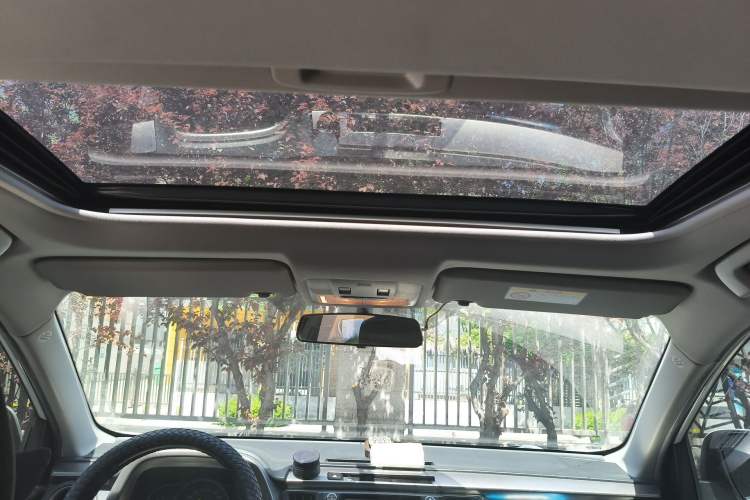 Used Toyota RAV4 2015 2.0L CVT Two-Wheel Drive Fashion Edition Headliner