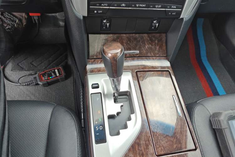 Used Toyota Camry 2015 2.0G Premier Edition Gear Lever