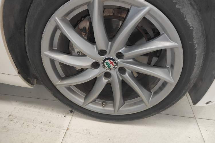 Used Alfa Romeo Giulia 2017 2.0T 200HP Luxury Edition
